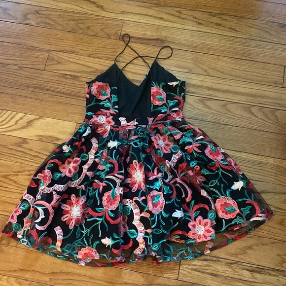 Floral dress from Forever 21 in size small - Picture 4 of 4